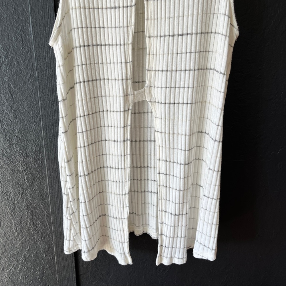 Lush Ribbed Striped Open Back Tank Top - Picture 6 of 10
